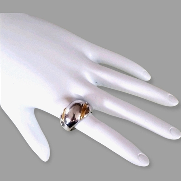 Vintage 1970s Mixed Metal Silver and Gold Two Tone Metal Ring Size 7 3/4 - Picture 2 of 12
